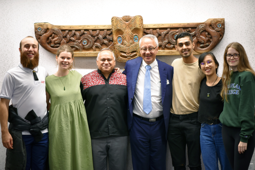 Maori Carving Unveiled At Us University News Aut